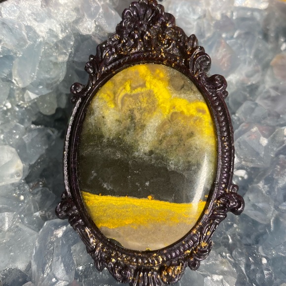 Handmade bumblebee jasper cabochon set in hand poured resin - Picture 3 of 3